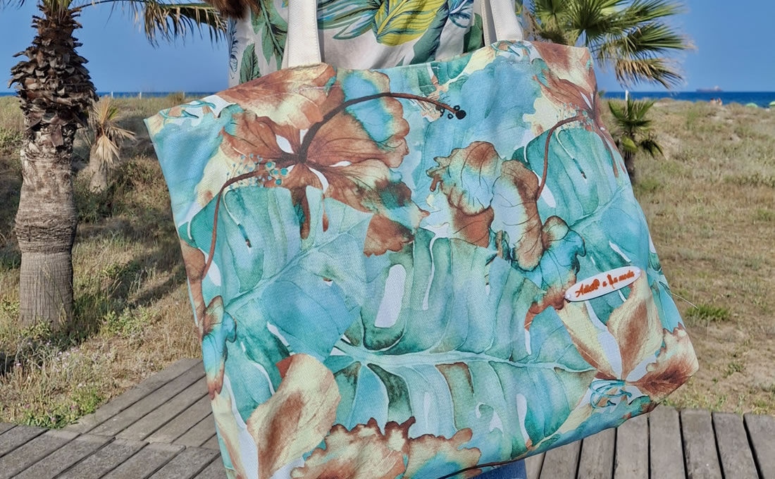 Bolso con hojas verdes y teja Bolso con hojas verdes y teja